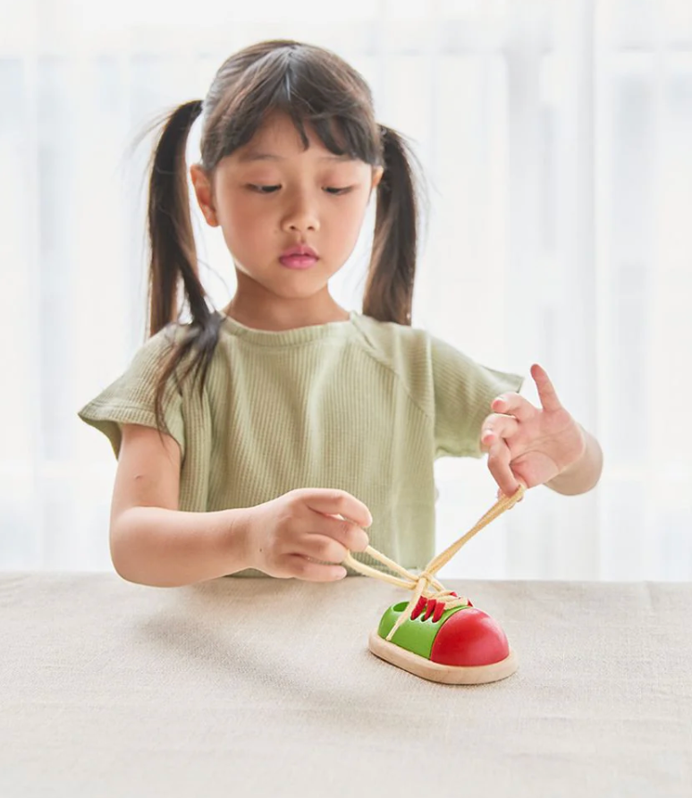 PLAN TOYS Tie-up Shoe