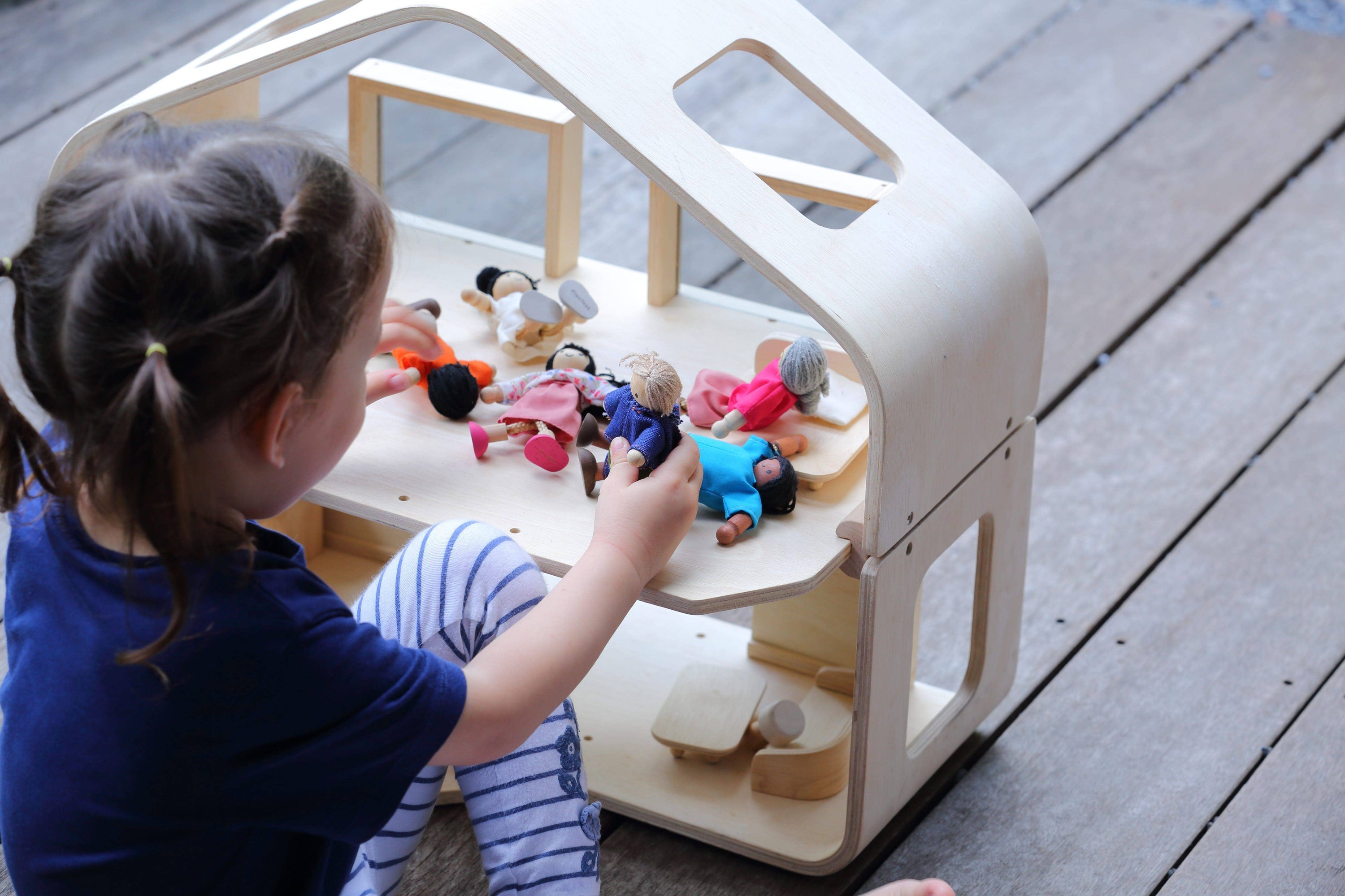PLAN TOYS  Contemporary Dollhouse