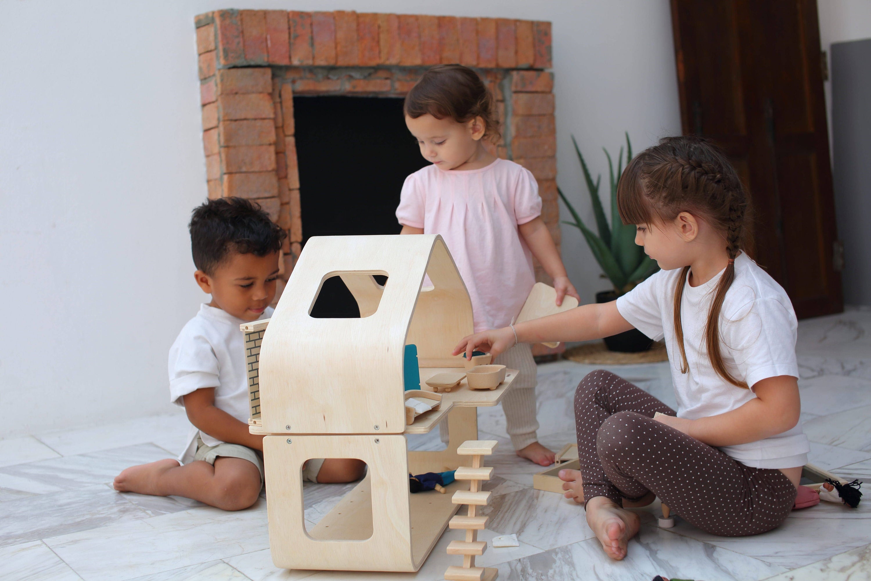 PLAN TOYS  Contemporary Dollhouse