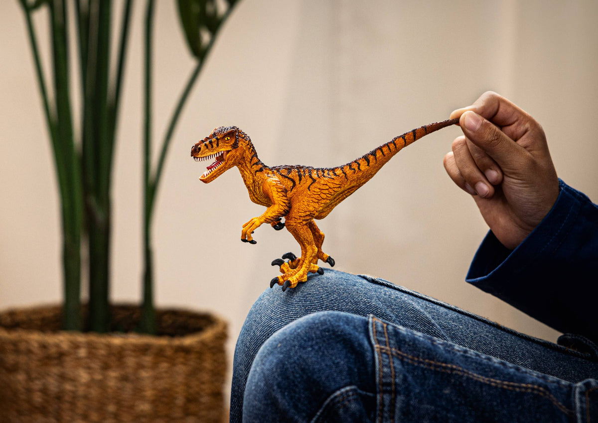 SCHLEICH  Velociraptor (yellow)