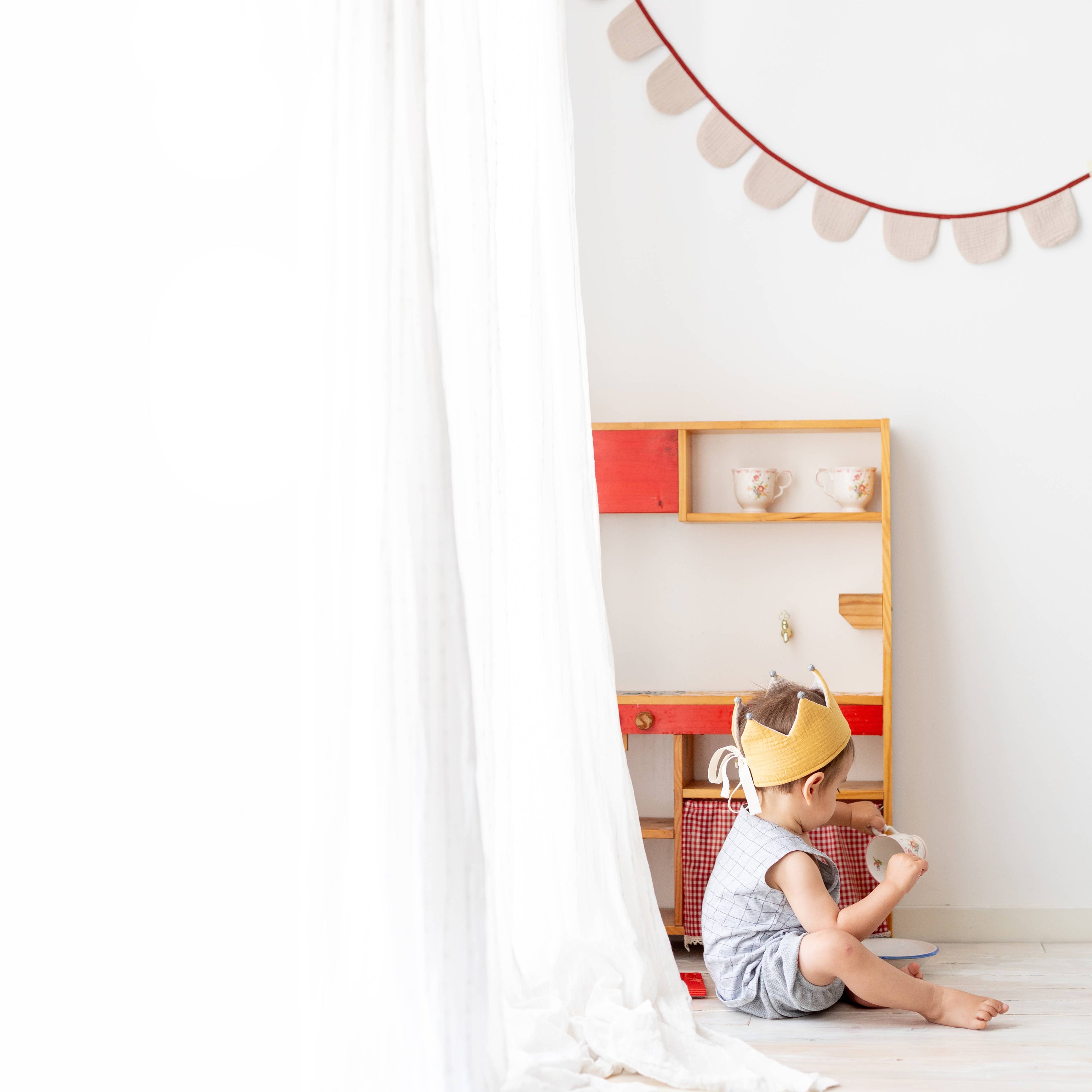 MONOCROM Muslin PomPom Crown (Sand-Mustard)