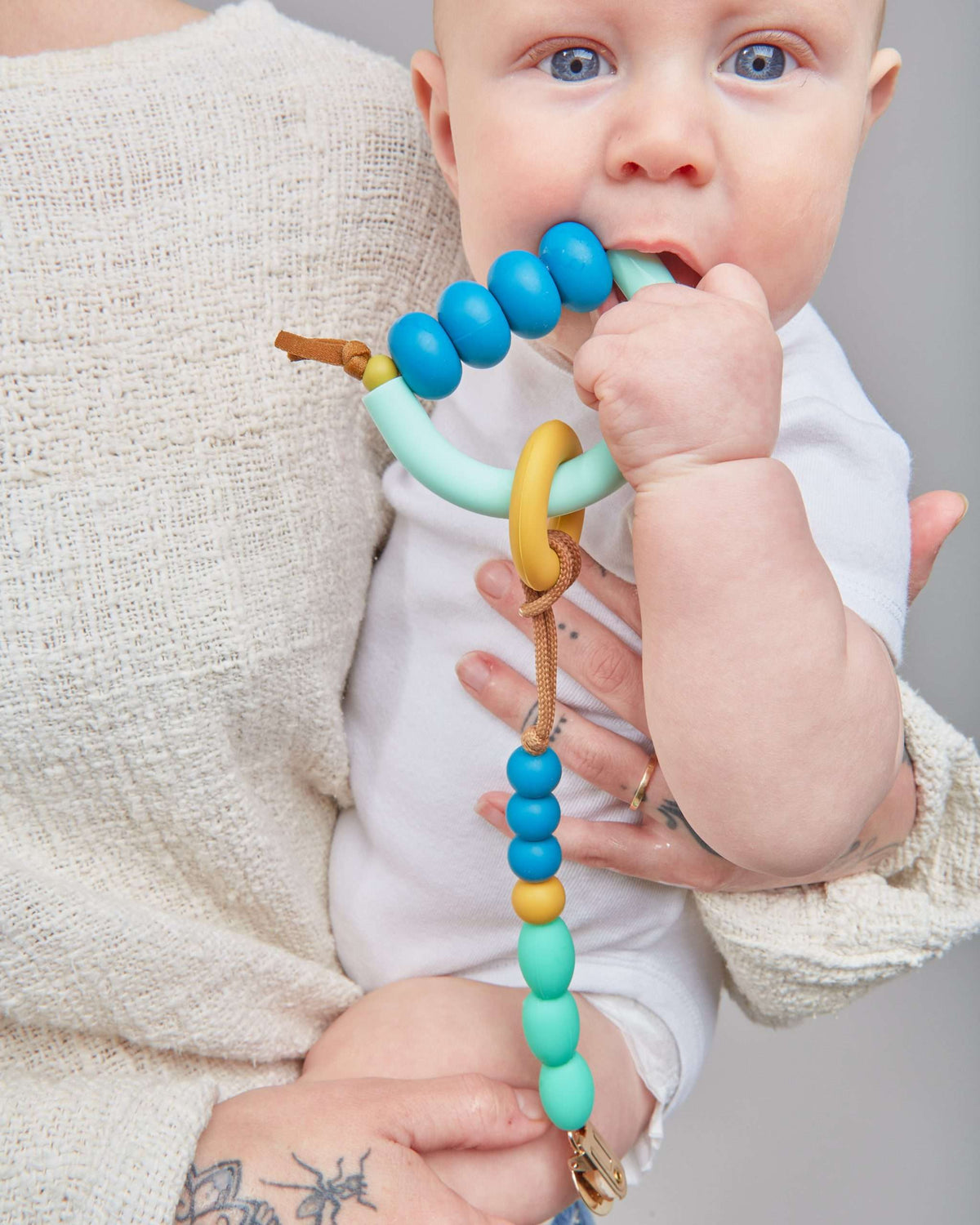 JANUARY MOON Pacific Arch Ring Teether