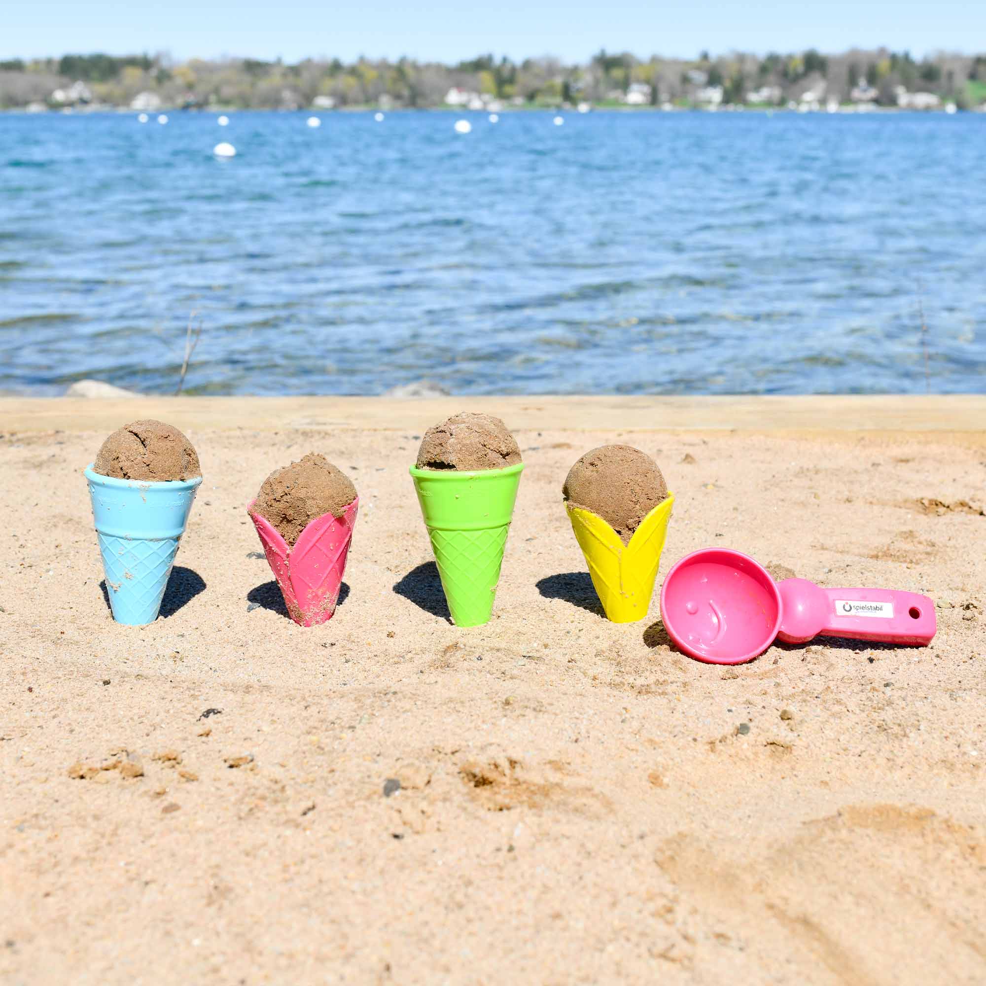 Ice Cream 5 Piece Set with 4 Cones and a Scoop