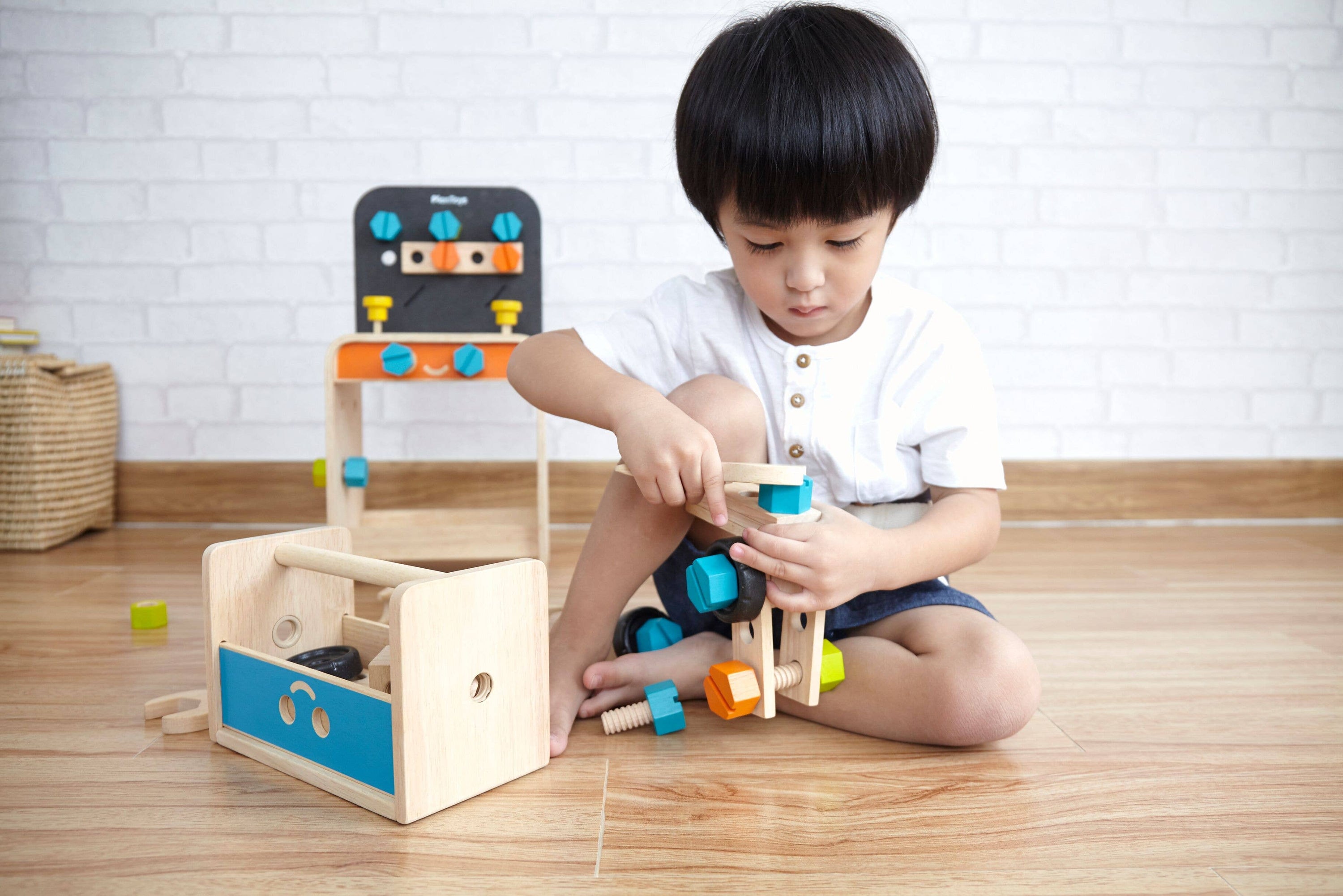 PLAN TOYS - Robot Tool Box