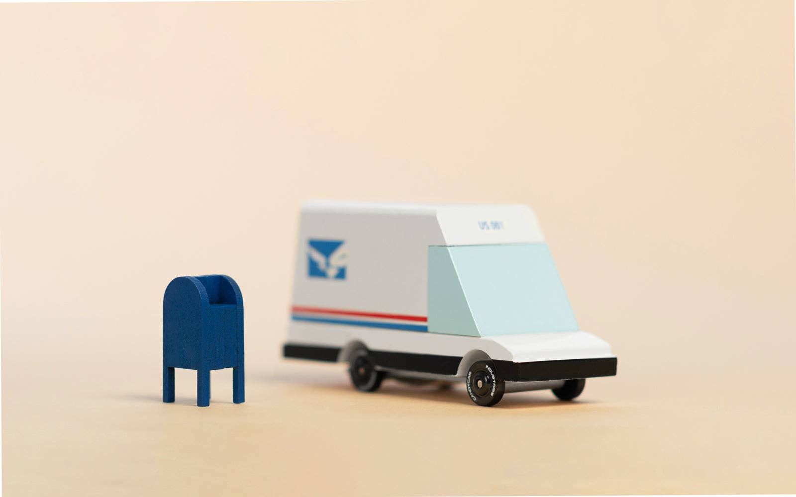 CANDYLAB Futuristic Mail Van