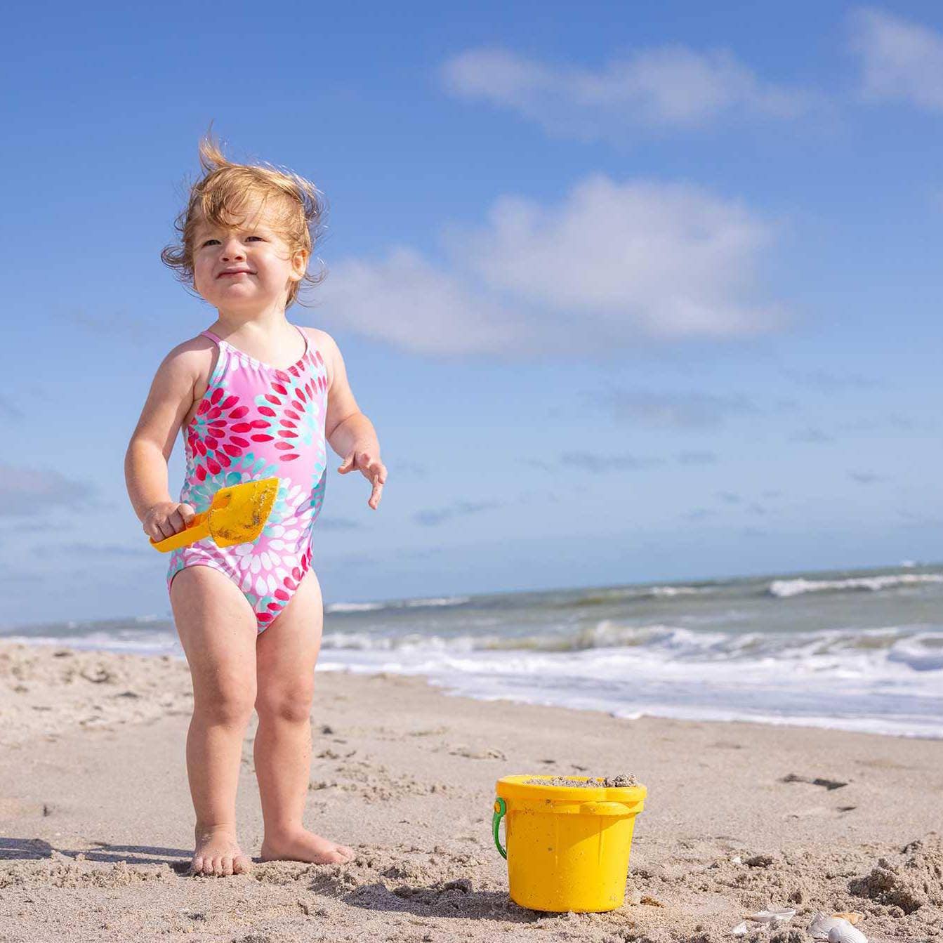 Sand Scoop – Kids’ Beach & Sandbox Tool
