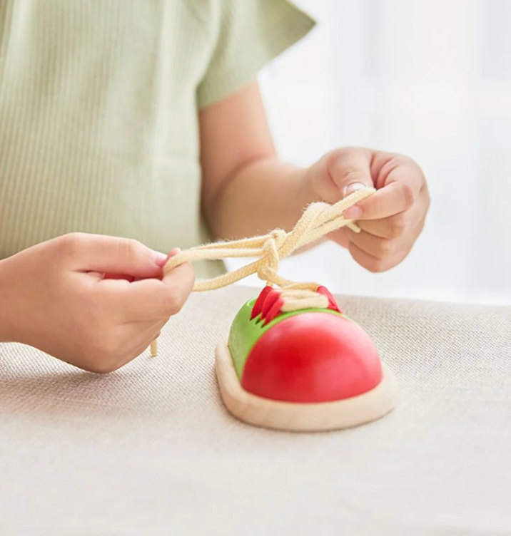 PLAN TOYS Tie-up Shoe