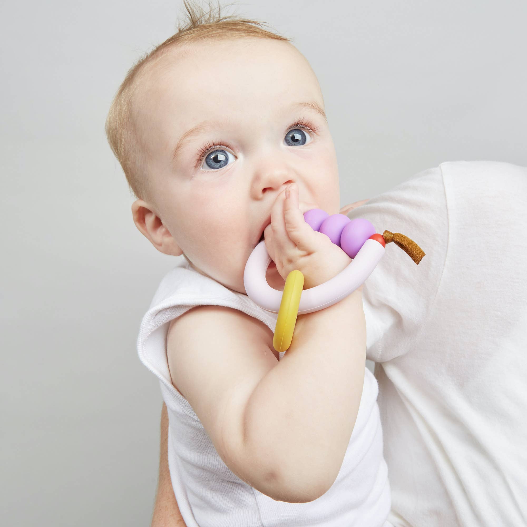 JANUARY MOON Plum Arch Ring Teether